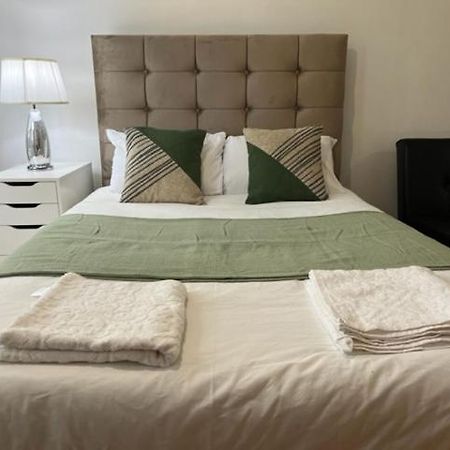 Ensuite With Kitchen Ext Large Room With Balcony In Zone 2 London Luaran gambar