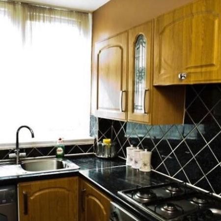 Ensuite With Kitchen Ext Large Room With Balcony In Zone 2 London Luaran gambar