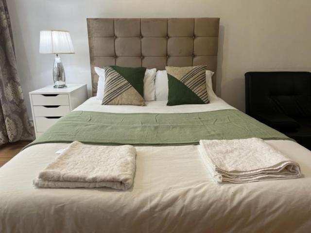Ensuite With Kitchen Ext Large Room With Balcony In Zone 2 London Luaran gambar