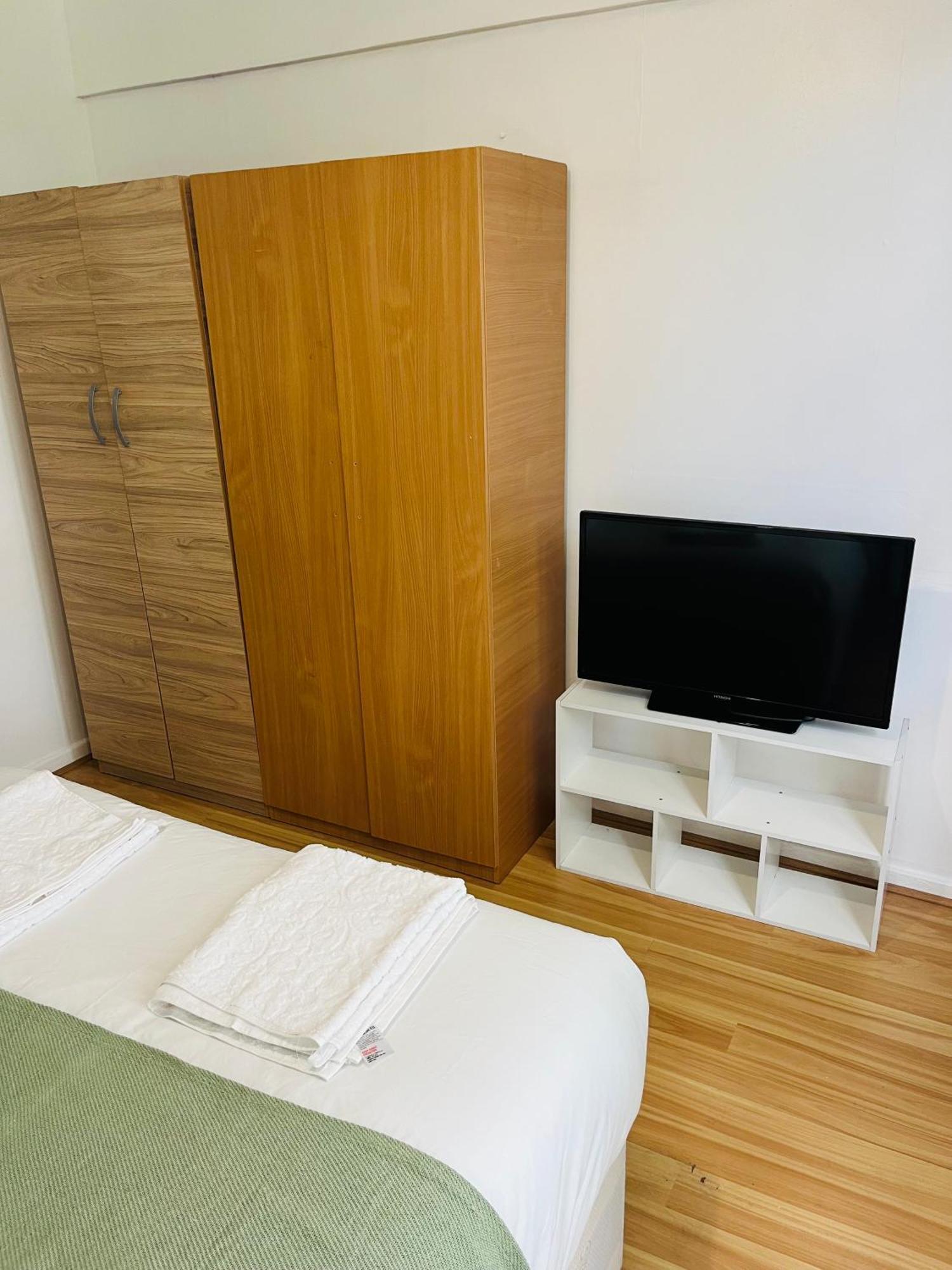 Ensuite With Kitchen Ext Large Room With Balcony In Zone 2 London Luaran gambar